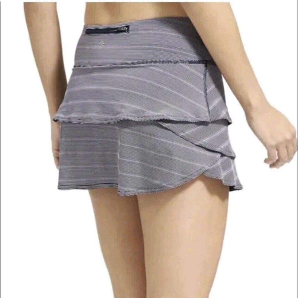 ATHLETA STRIPE SWAGGER SKORT SIZE SMALL GRAY BLACK #227819